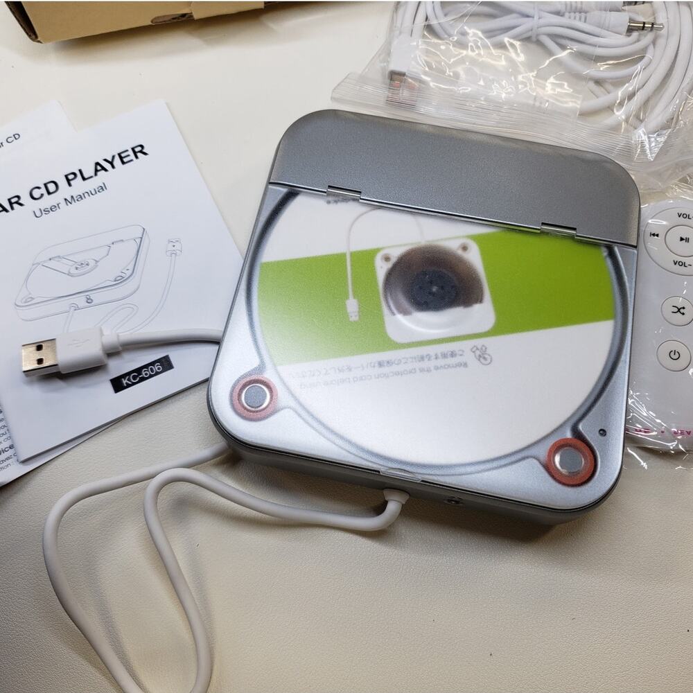 Portable CAR CD Player USB / AUX Connection Universal Compatibility Remote